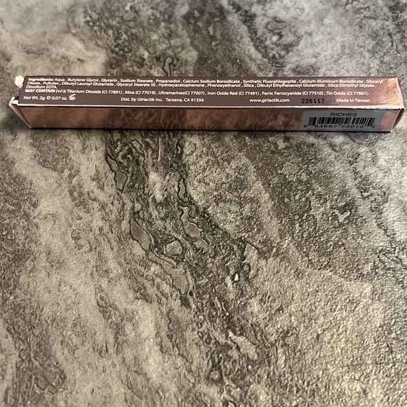 Girlactik Metallic Eye Shadow Stick in Riches - Picture 4 of 4